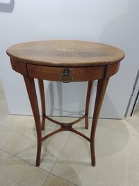 Beistell-oder Lampentischchen