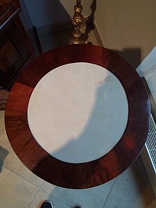 Rundes Beistellmöbel