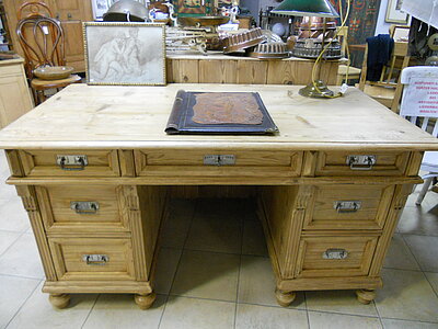 Naturholzschreibtisch